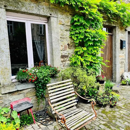 Sous Les Feuilles * Redu