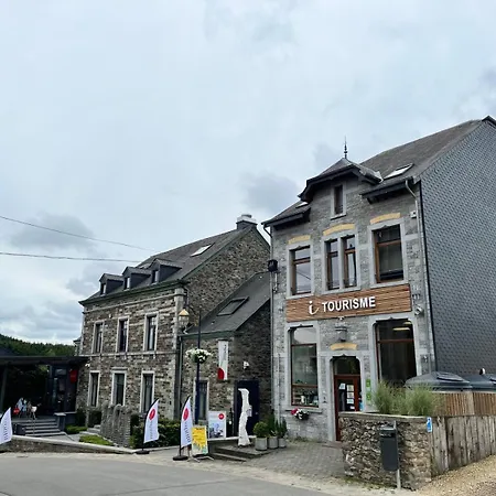 Sous Les Feuilles Semesterbostad