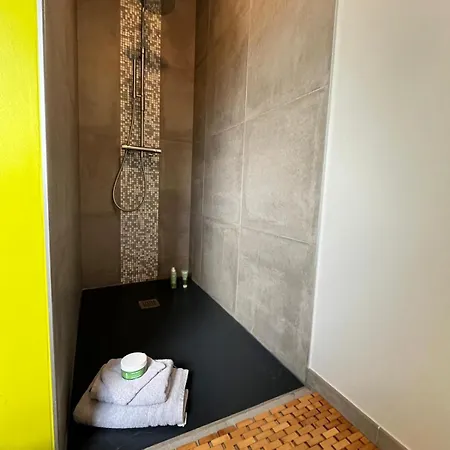 Sous Les Feuilles Redu