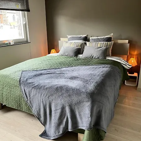 Semesterbostad Sous Les Feuilles